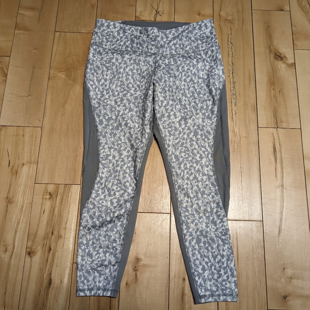 Old Navy Active Size XL Grey Camo Print Leggings Pants Activewear
